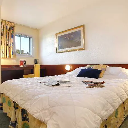 Kyriad Direct Rennes Ouest Hotel 3*