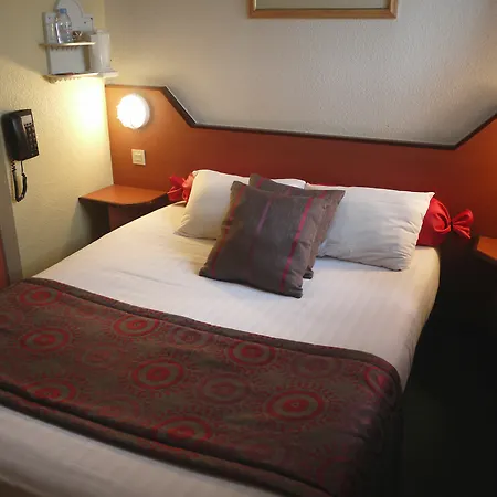 Kyriad Direct Rennes Ouest 3*